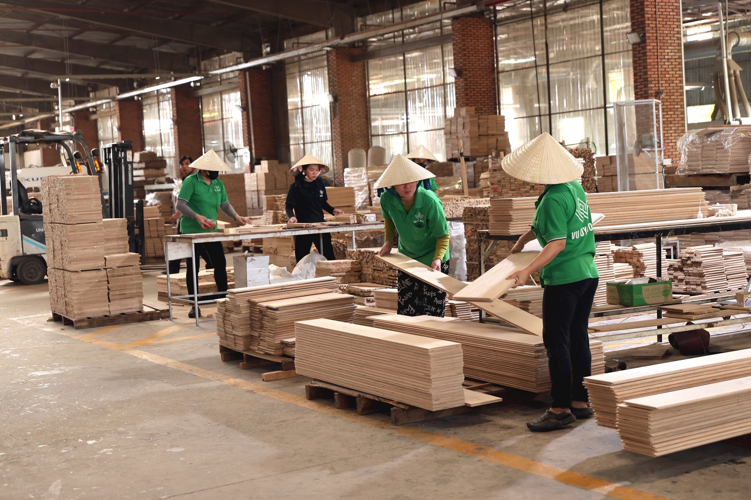 Vu Uy Wood production line